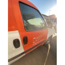 2020 fiat doblo sağ ön kapı 